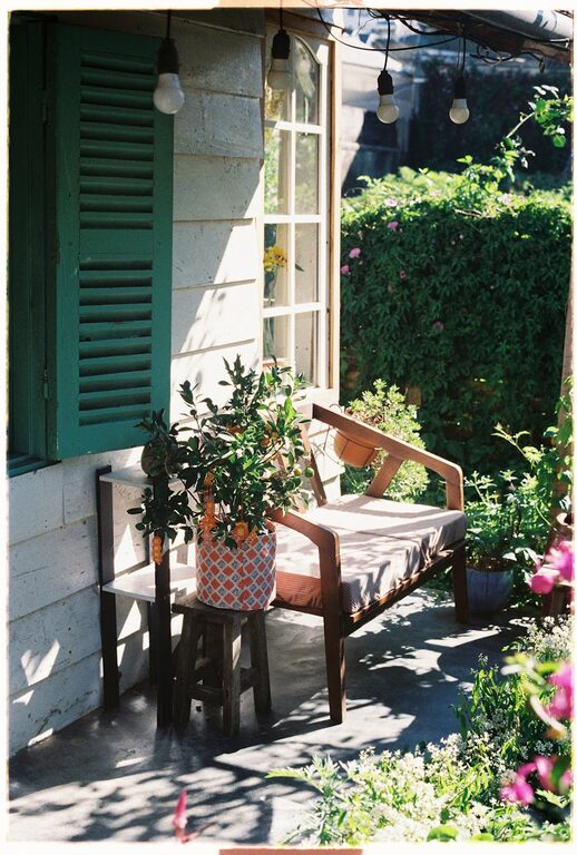 Simple Tips to Create a Relaxing and Inviting Outdoor Garden Space at Home